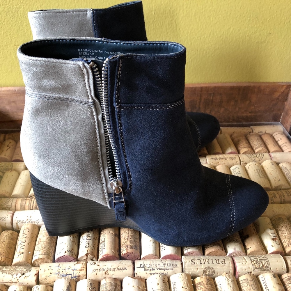 Womens' two toned boots